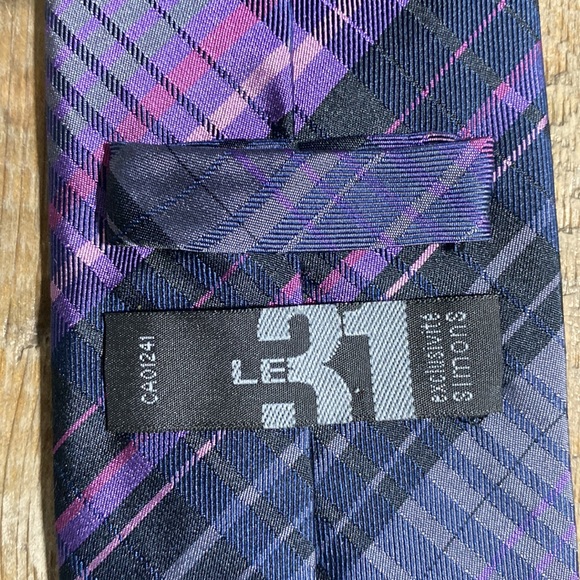 Le 31 Tie - Picture 3 of 3